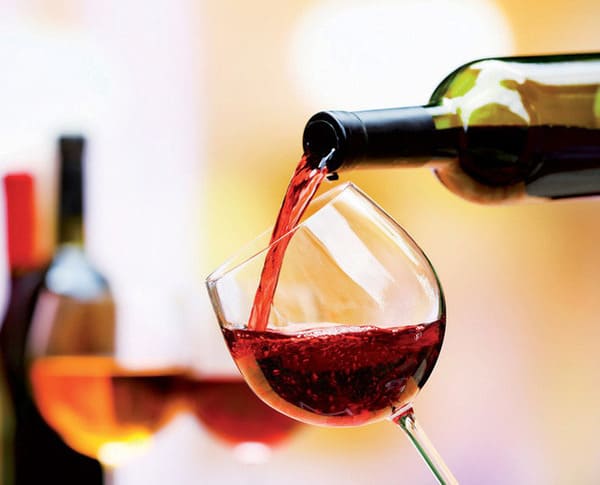 Rượu vang thay lời muốn nói gửi đến chủ quán những lời chúc chân thành và nồng nhiệt nhất